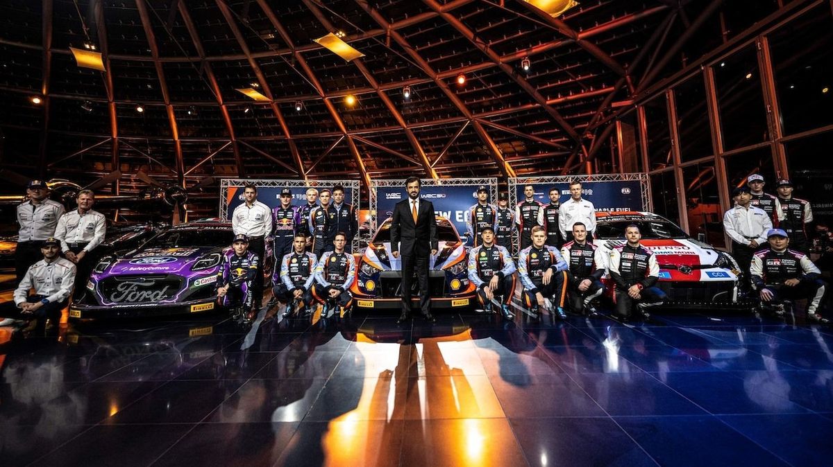 WRC vstupuje do éry hybridů, tři tovární auta se ukázala pohromadě